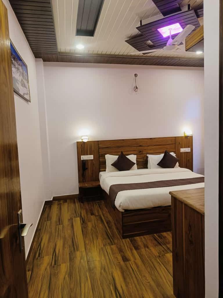 Hotel Kasauli View Cafe Restaurant Open Terrace Mountain View Exterior foto