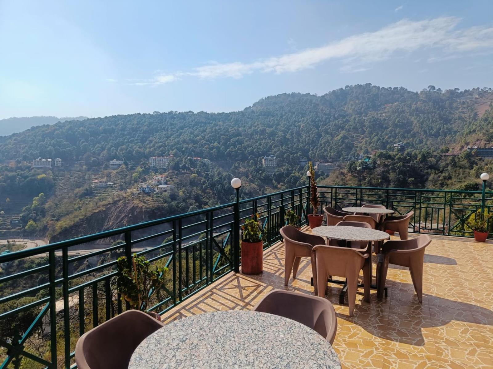 Hotel Kasauli View Cafe Restaurant Open Terrace Mountain View Exterior foto